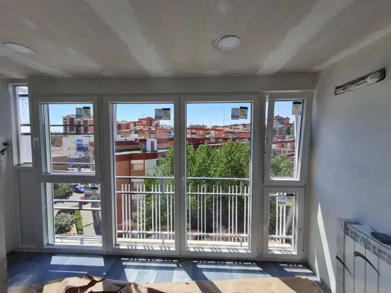 Puertas de PVC, seguridad y eficiencia