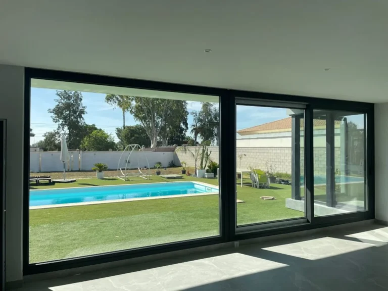 Instalación de ventanas en PVC en chalet