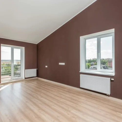 Ventana oscilobatiente abierta para ventilación natural