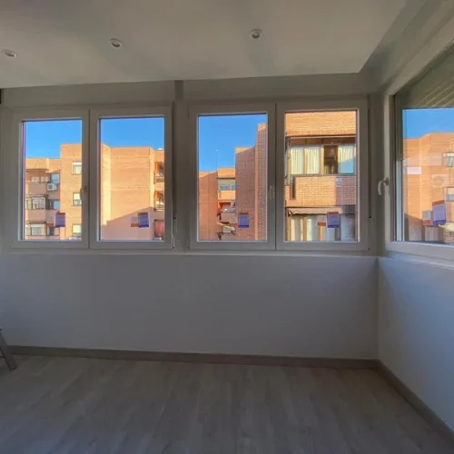 Ventanas de PVC blancas con diseño moderno