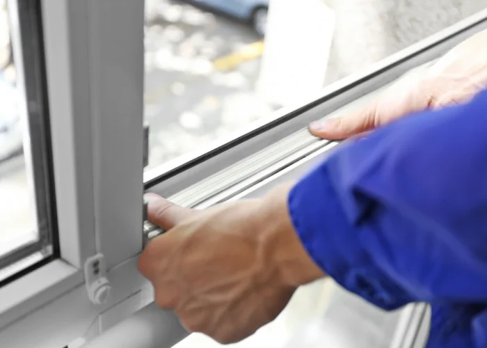 Proceso de instalación de ventanas y puertas de PVC por nuestros técnicos profesionales
