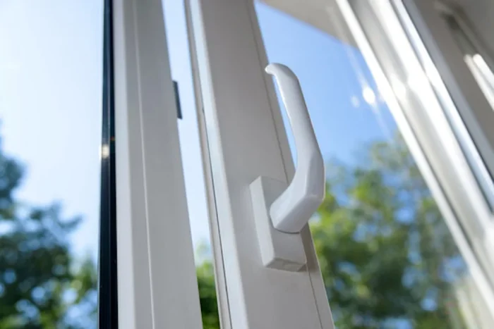 Perfil y vidrio en ventanas de PVC para optimizar aislamiento