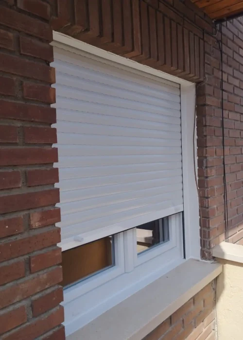 Persianas de PVC a medida para ventanas exteriores
