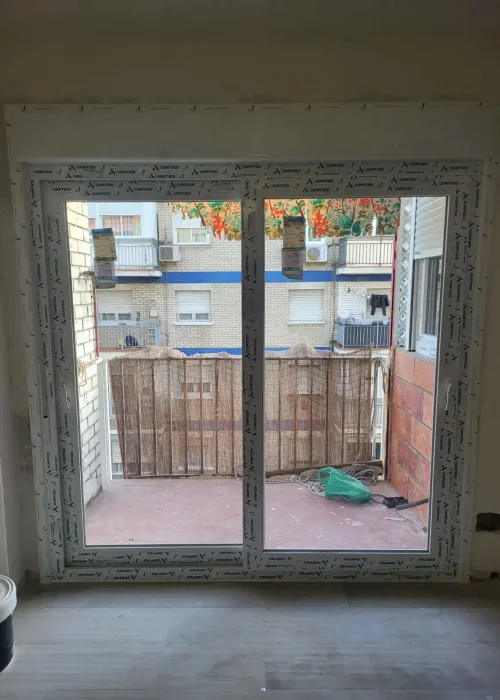 Puertas correderas de PVC para balcones en Alcobendas