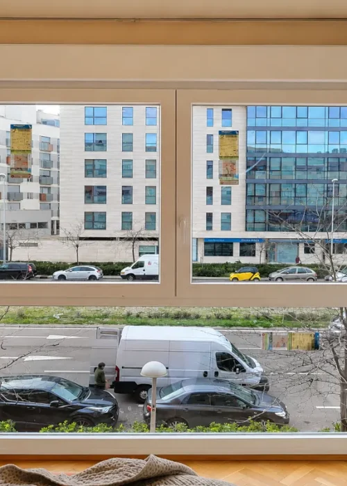 Ventanas de PVC blancas en vivienda de Alcobendas